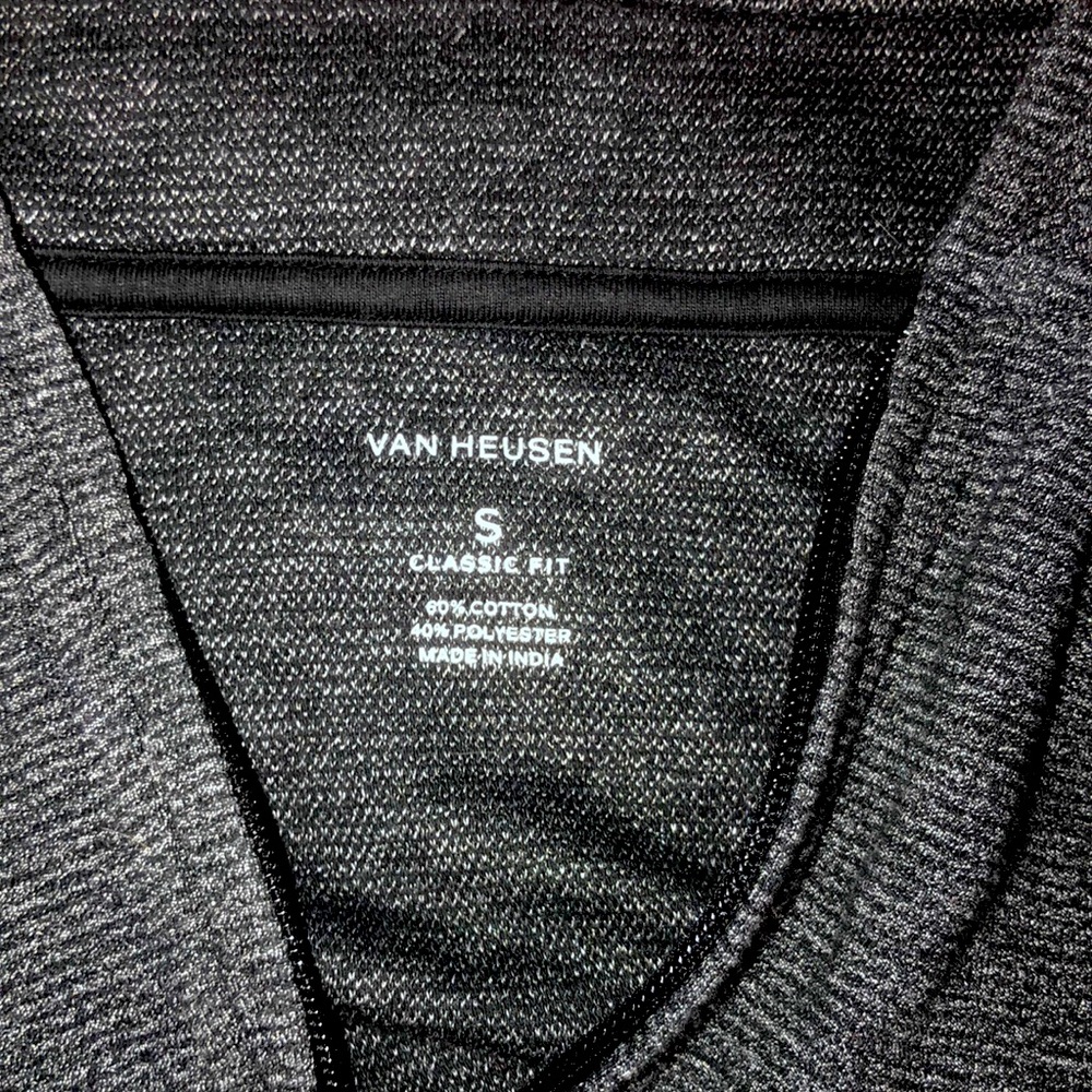 Van heusen mens small half zip sweater.